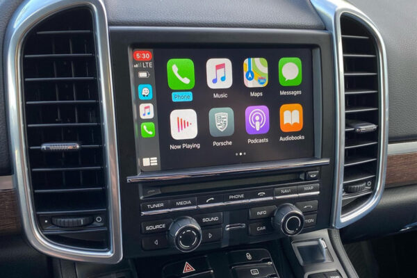 Wireless CarPlay and AndroidAuto Integration for Porsche Cayenne 2011-2016
